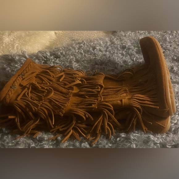 NWOT Minnetonka Women's Layer Fringe Boot size 8 - Picture 4 of 7